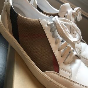 GREAT DEAL! BURBERRY TENNIS SHOE! BOX & DUST BAG!